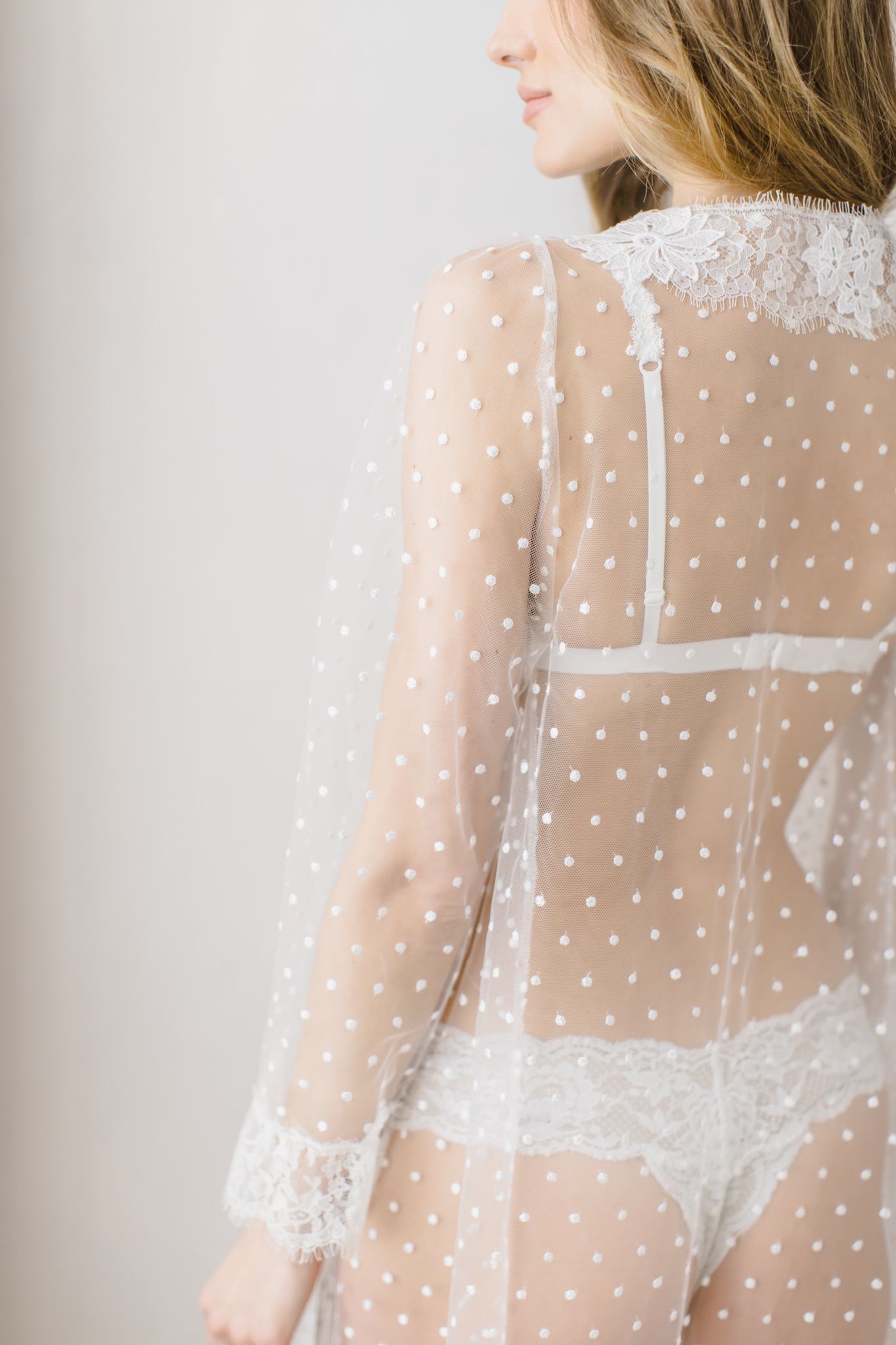 Vestaglia in tulle ricamato a pois - immagine 3